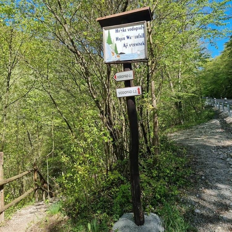 Áji vízesések turista tábla